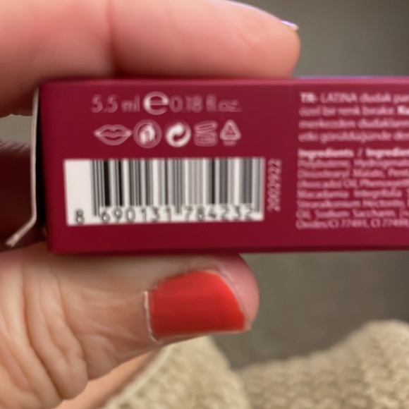 FARMASI Lip Lacquer in Decidida - Picture 3 of 3